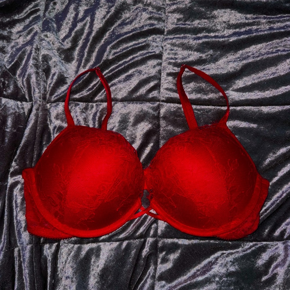 Victoria's Secret Lace Red Super Push-Up Bra, size 34C
